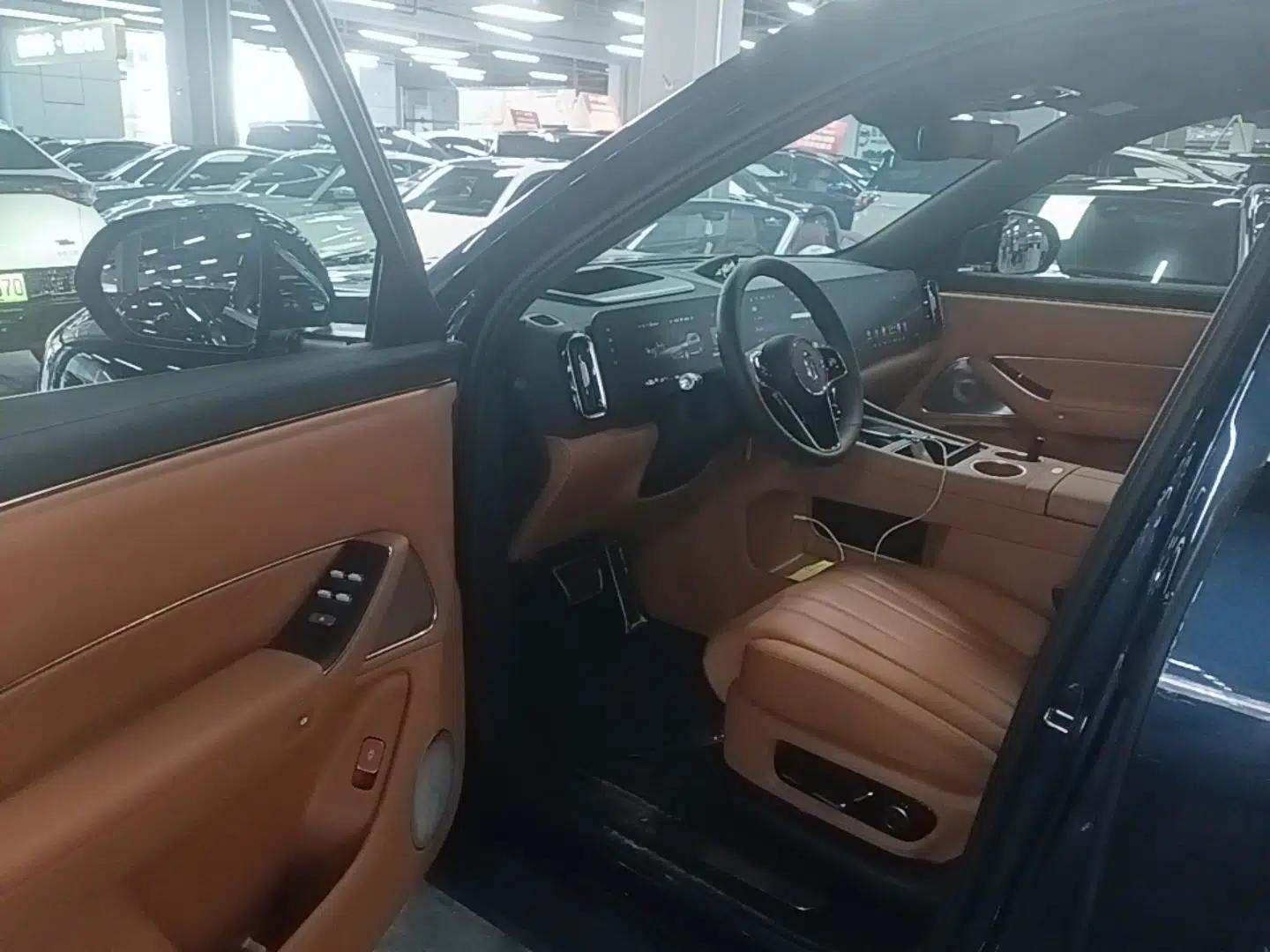 Hima AITO M8 2025 Extended-Range Max+ Version 53.4 kWh 5-Seater Edition — миниатюра 19