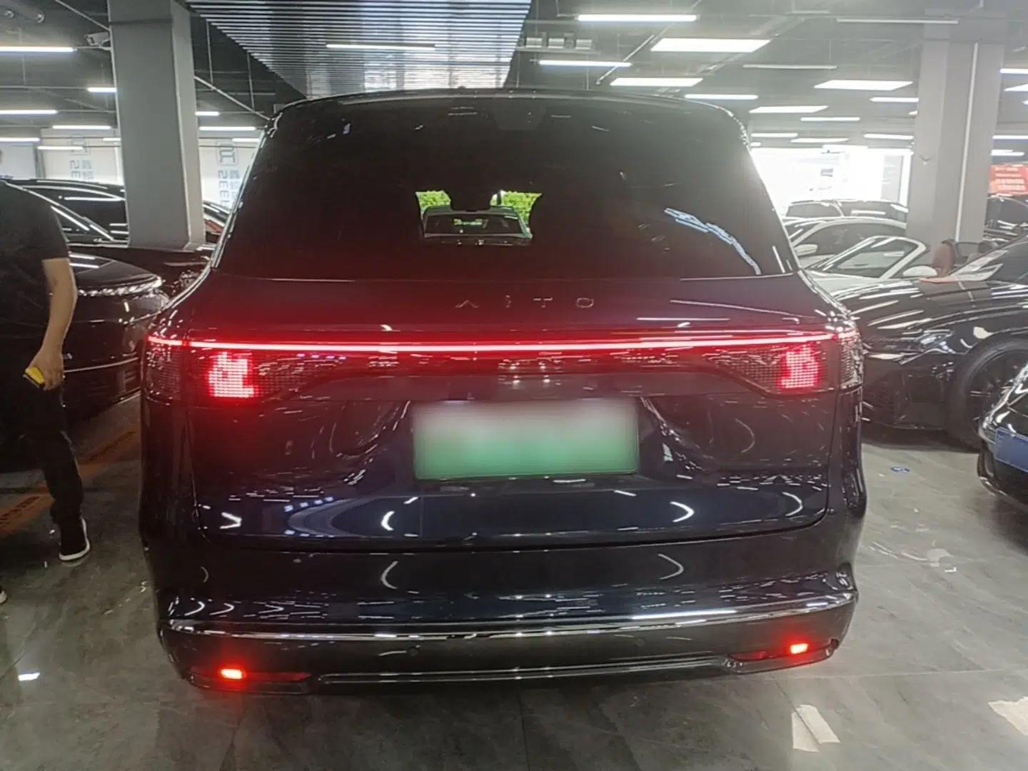 Hima AITO M8 2025 Extended-Range Max+ Version 53.4 kWh 5-Seater Edition — миниатюра 5
