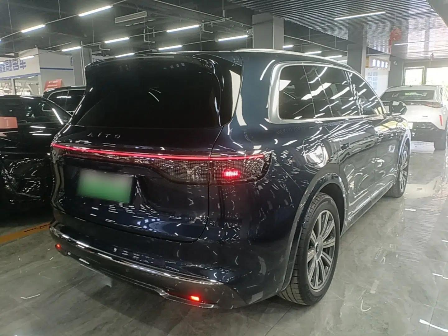 Hima AITO M8 2025 Extended-Range Max+ Version 53.4 kWh 5-Seater Edition — миниатюра 6