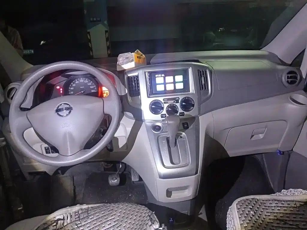 Nissan NV200 2018 1.6L CVT Luxury — миниатюра 13