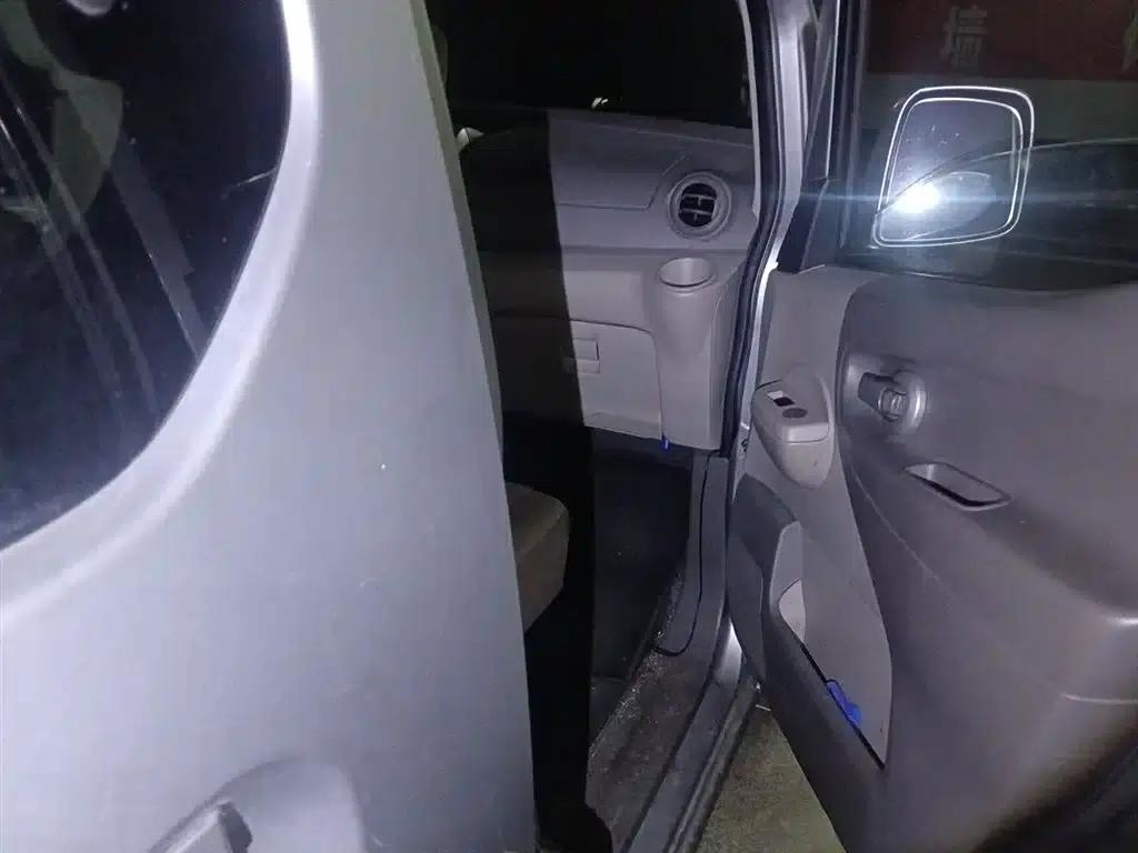 Nissan NV200 2018 1.6L CVT Luxury — миниатюра 20
