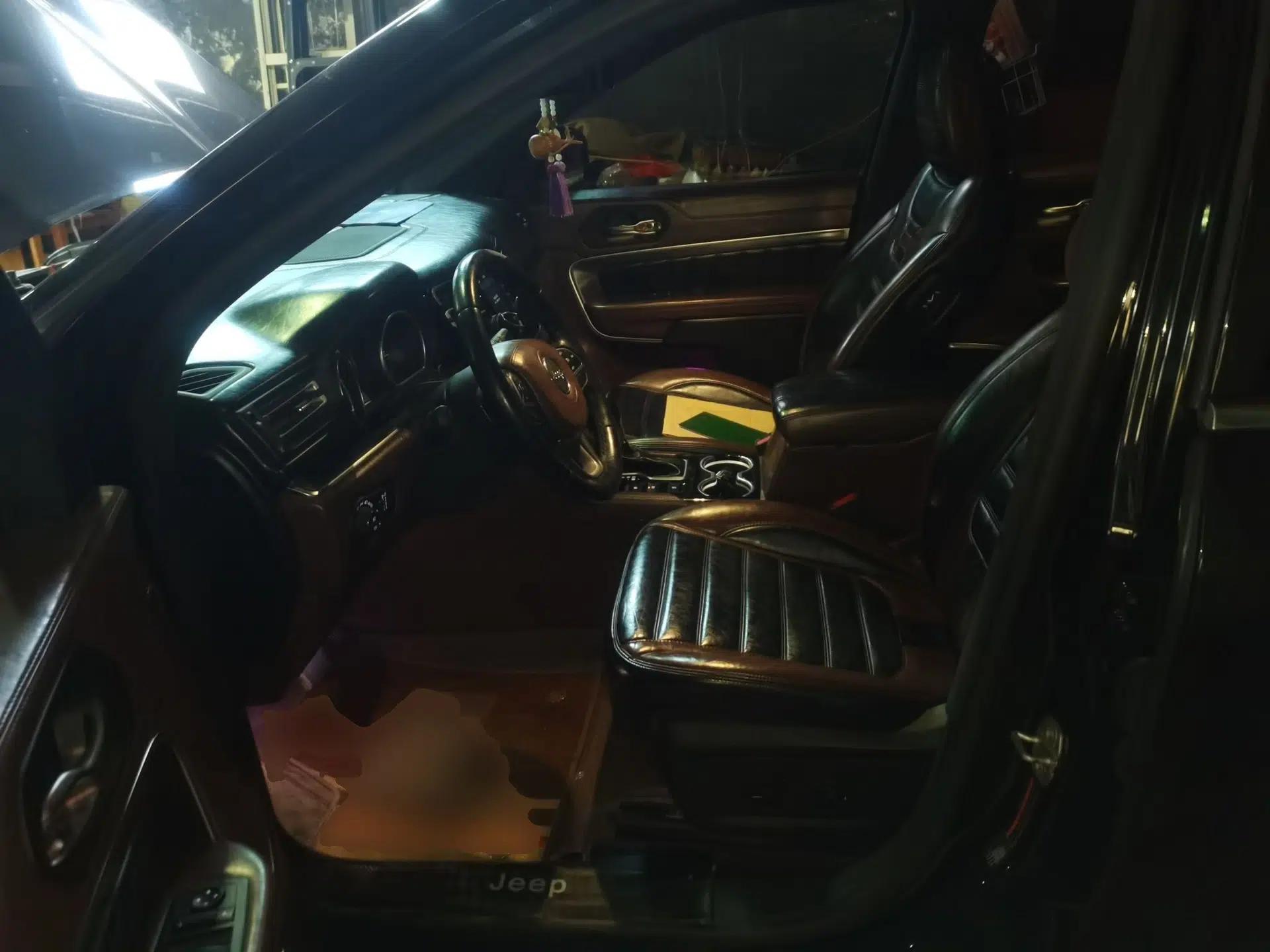 Jeep Grand Commander 2018 2.0T Four-Wheel Drive Enjoyment Edition China VI — миниатюра 16