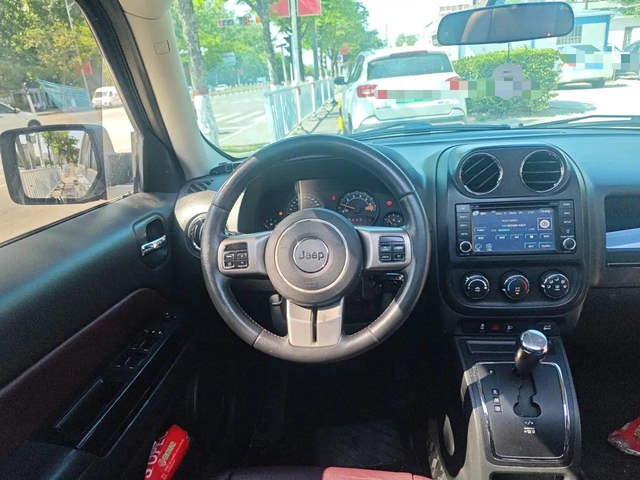 Jeep Patriot 2015 2.0L Sport Edition — миниатюра 11