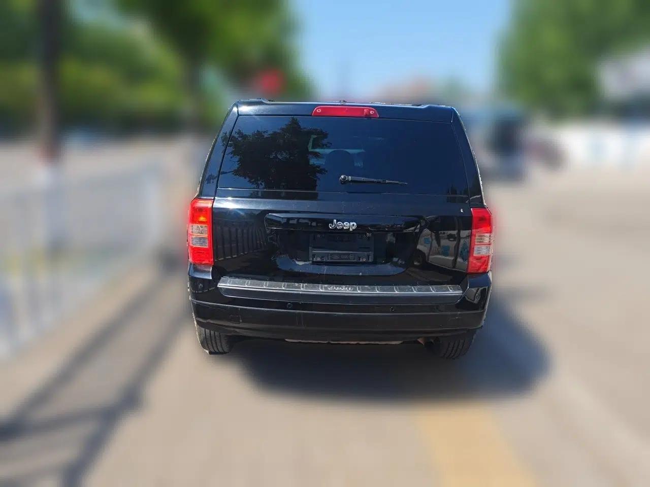Jeep Patriot 2015 2.0L Sport Edition — миниатюра 5