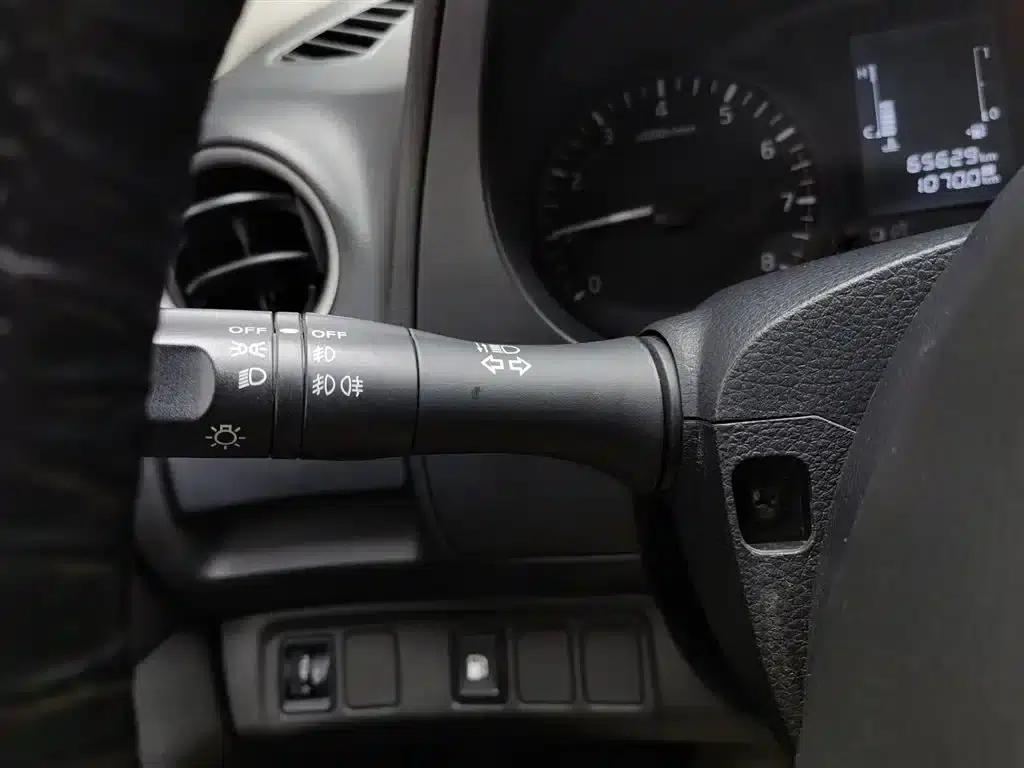 2017 Navara 2.5L Manual 2WD Flagship Edition QR25 — миниатюра 21