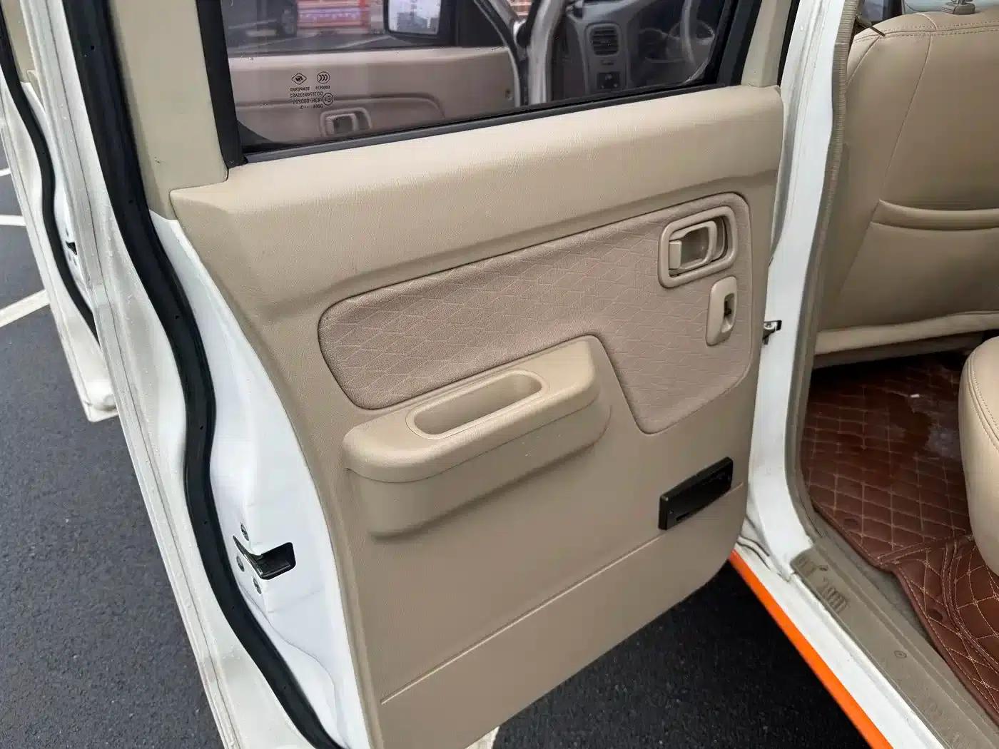 Nissan D22 2013 2.4L Gasoline 2WD Premium Model — миниатюра 15