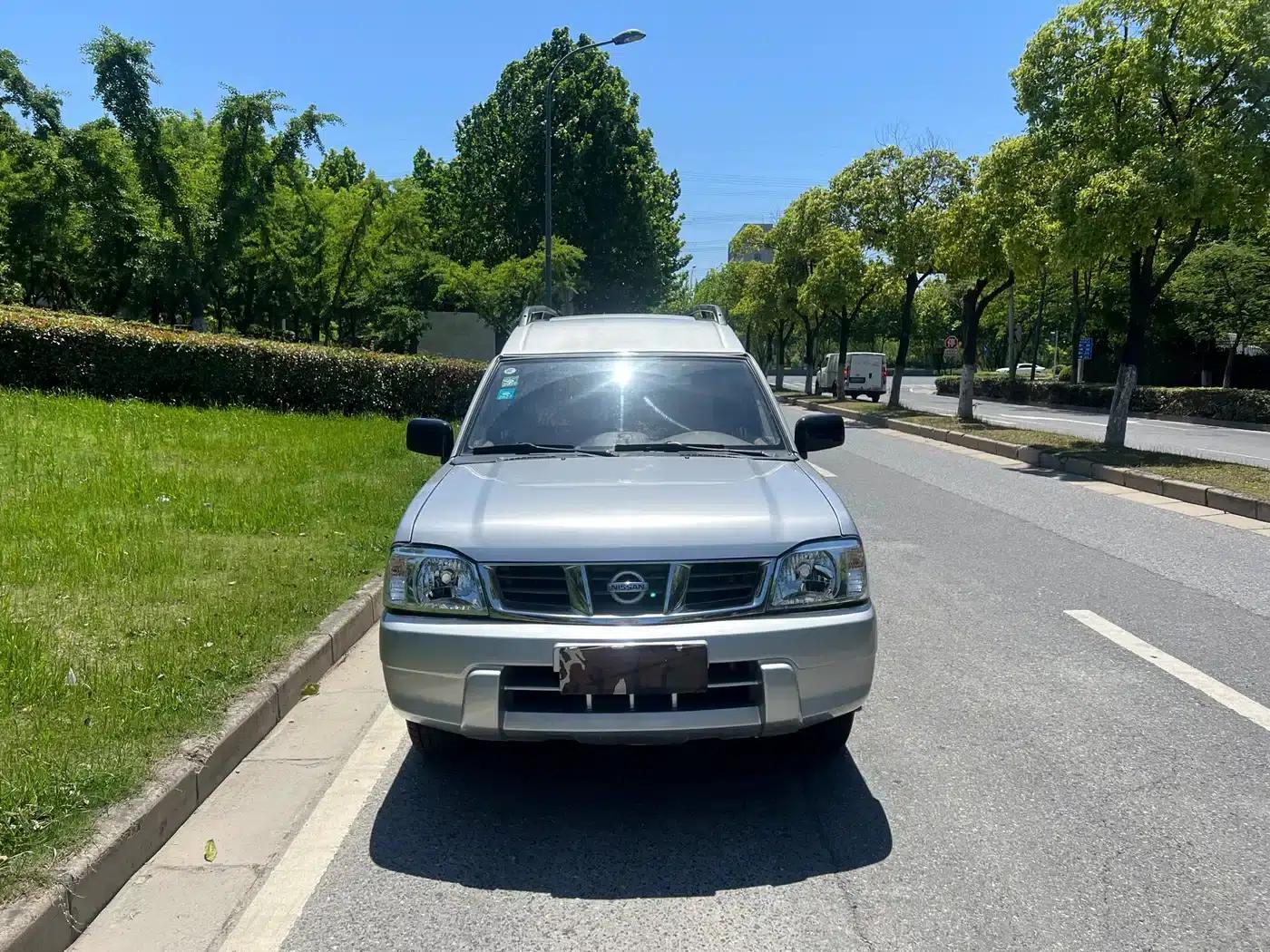 2013 Nissan ZN Van 2.4L 2WD Luxury 5-Seater — миниатюра 2