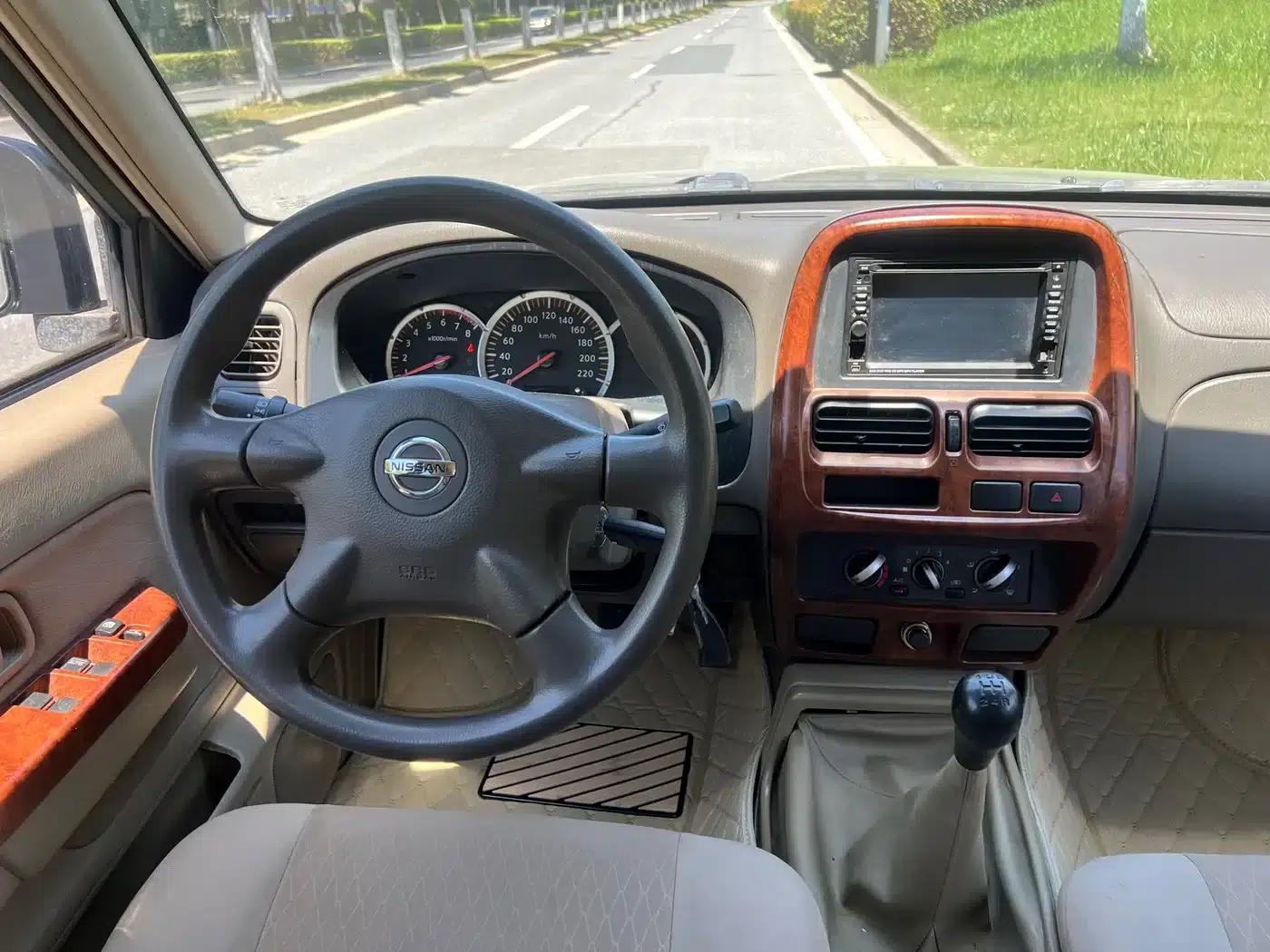 2013 Nissan ZN Van 2.4L 2WD Luxury 5-Seater — миниатюра 11