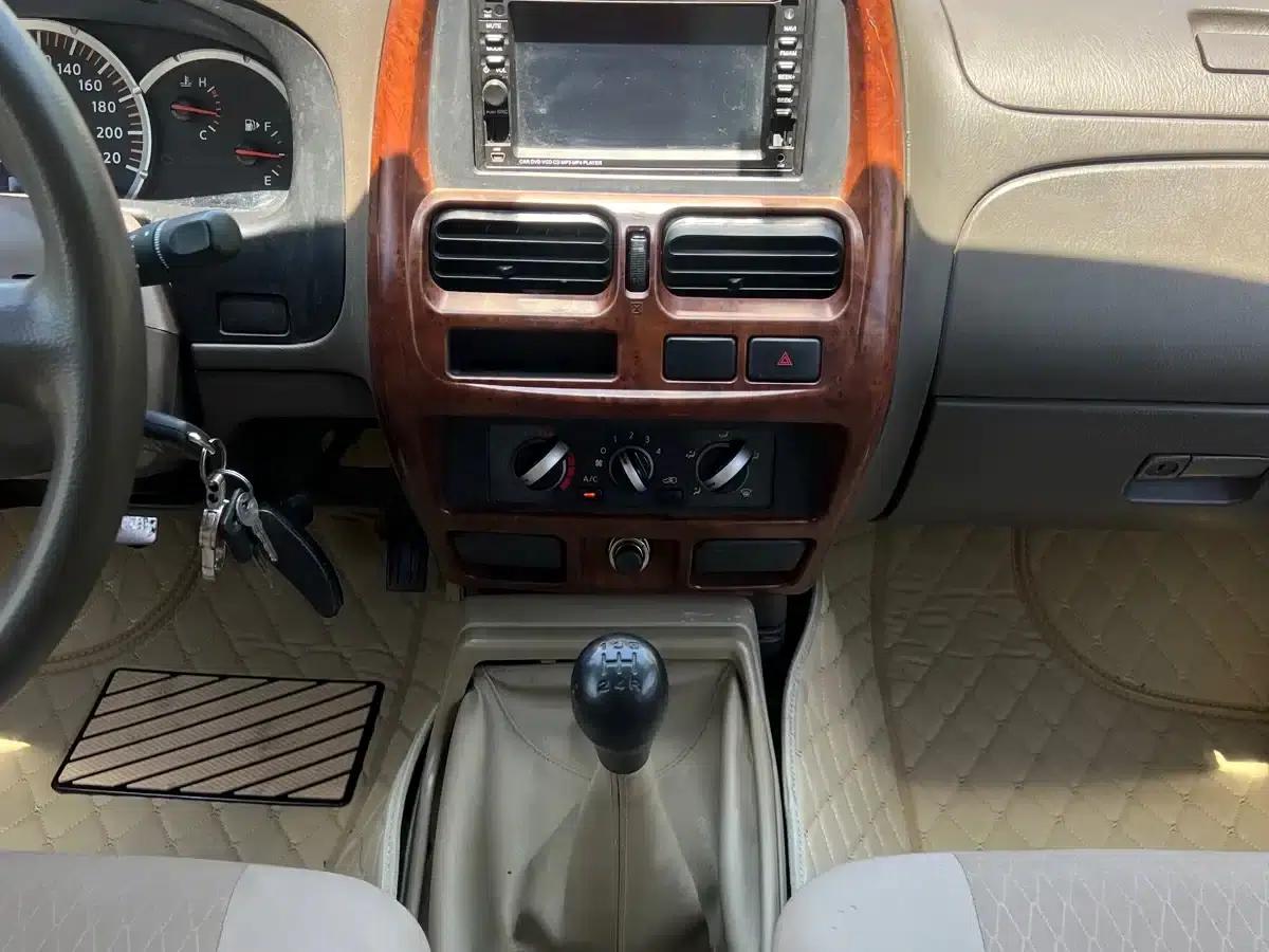 2013 Nissan ZN Van 2.4L 2WD Luxury 5-Seater — миниатюра 12