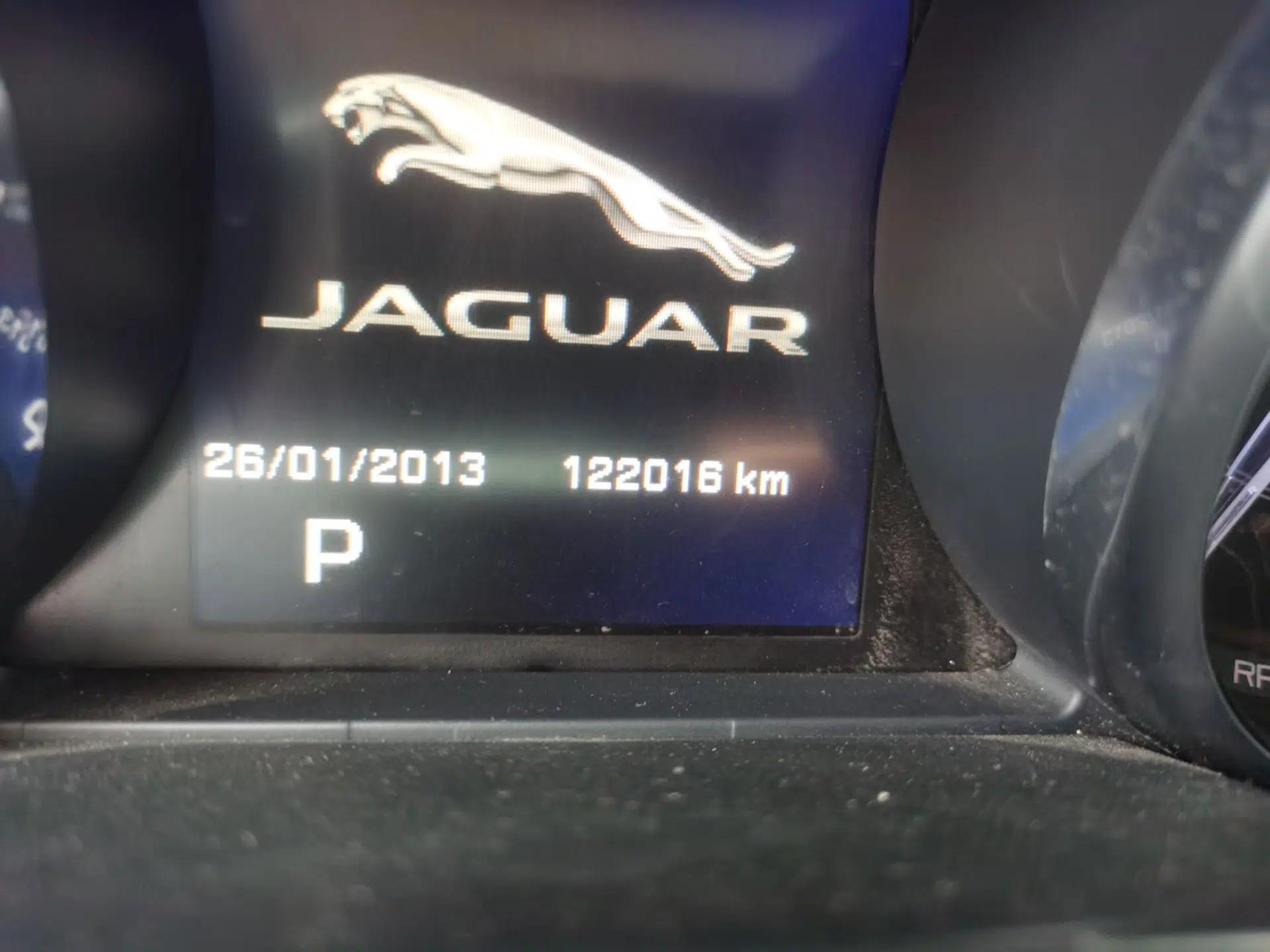 Jaguar XE 2015 2.0T 200 PS R-Sport — миниатюра 13