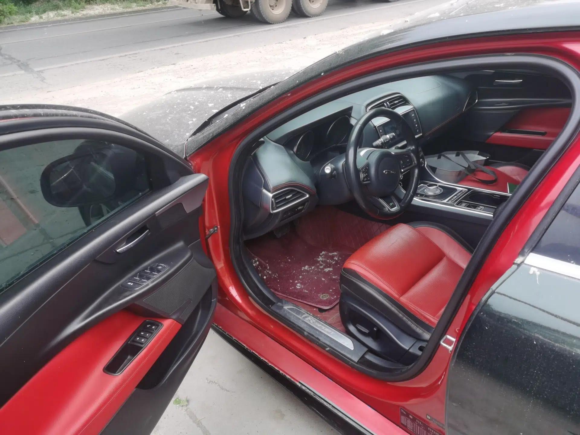 Jaguar XE 2015 2.0T 200 PS R-Sport — миниатюра 17