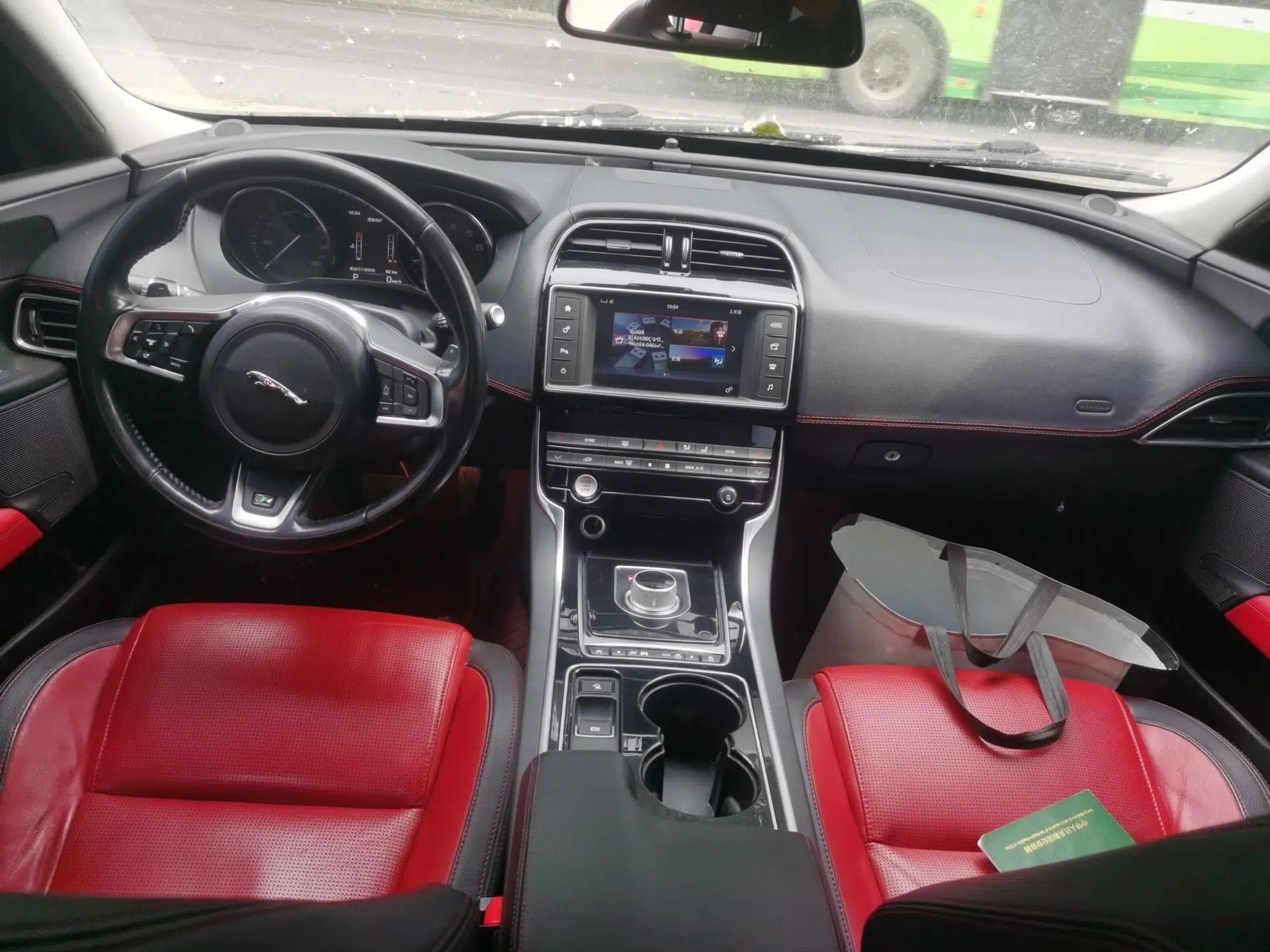 Jaguar XE 2015 2.0T 200 PS R-Sport — миниатюра 10
