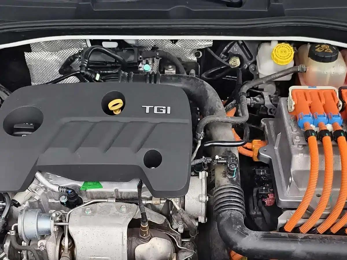 Roewe i6 New Energy 2017 45T Hybrid Connected Smart Edition — миниатюра 13