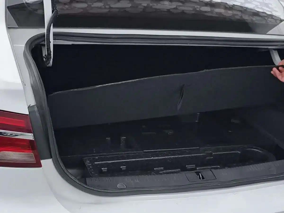 Roewe i6 New Energy 2017 45T Hybrid Connected Smart Edition — миниатюра 15