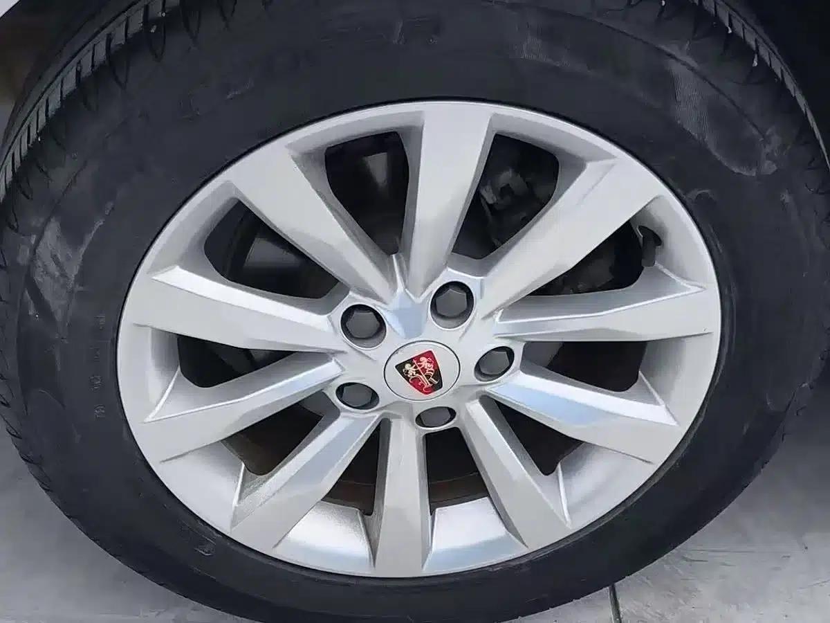 Roewe i6 New Energy 2017 45T Hybrid Connected Smart Edition — миниатюра 7