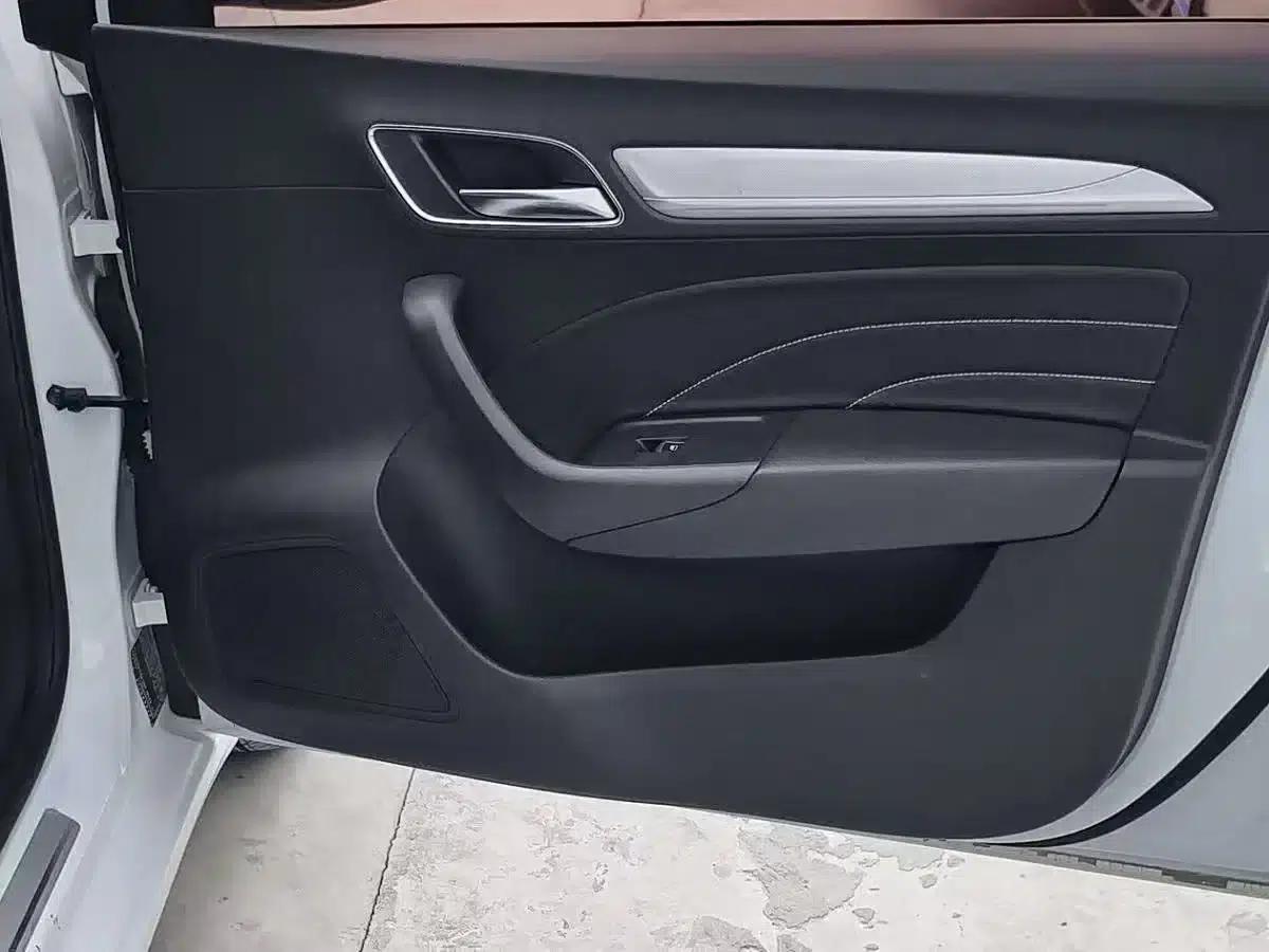 Roewe i6 New Energy 2017 45T Hybrid Connected Smart Edition — миниатюра 8