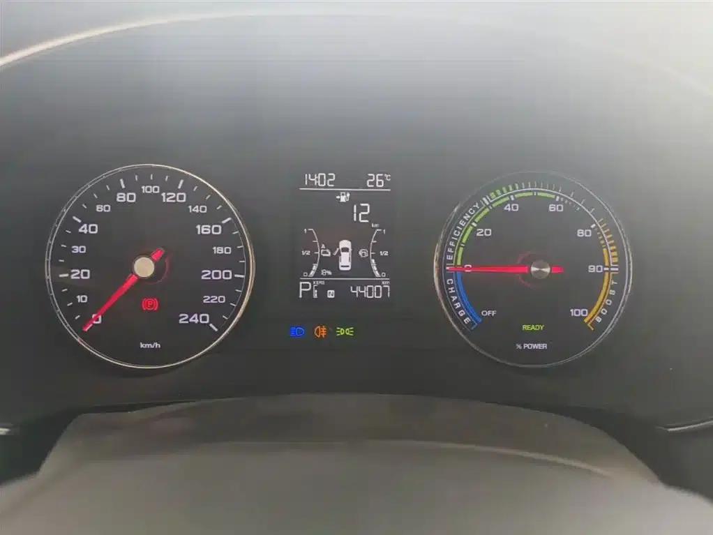 Roewe i6 MAX New Energy 2020 1.5T PHEV Cool Edition — миниатюра 12