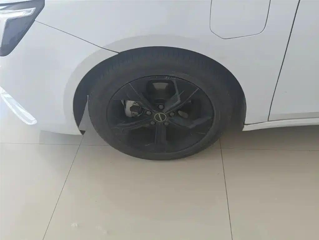 Roewe i6 MAX New Energy 2020 1.5T PHEV Cool Edition — миниатюра 23