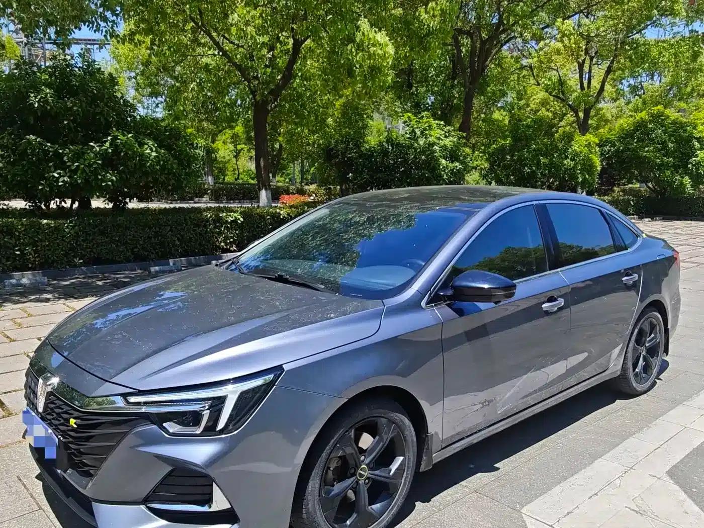 Roewe i6 MAX 2020 300TGI Automatic Cool Panoramic Sunroof Edition — миниатюра 1