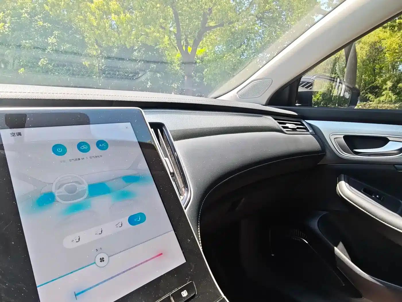 Roewe i6 MAX 2020 300TGI Automatic Cool Panoramic Sunroof Edition — миниатюра 13