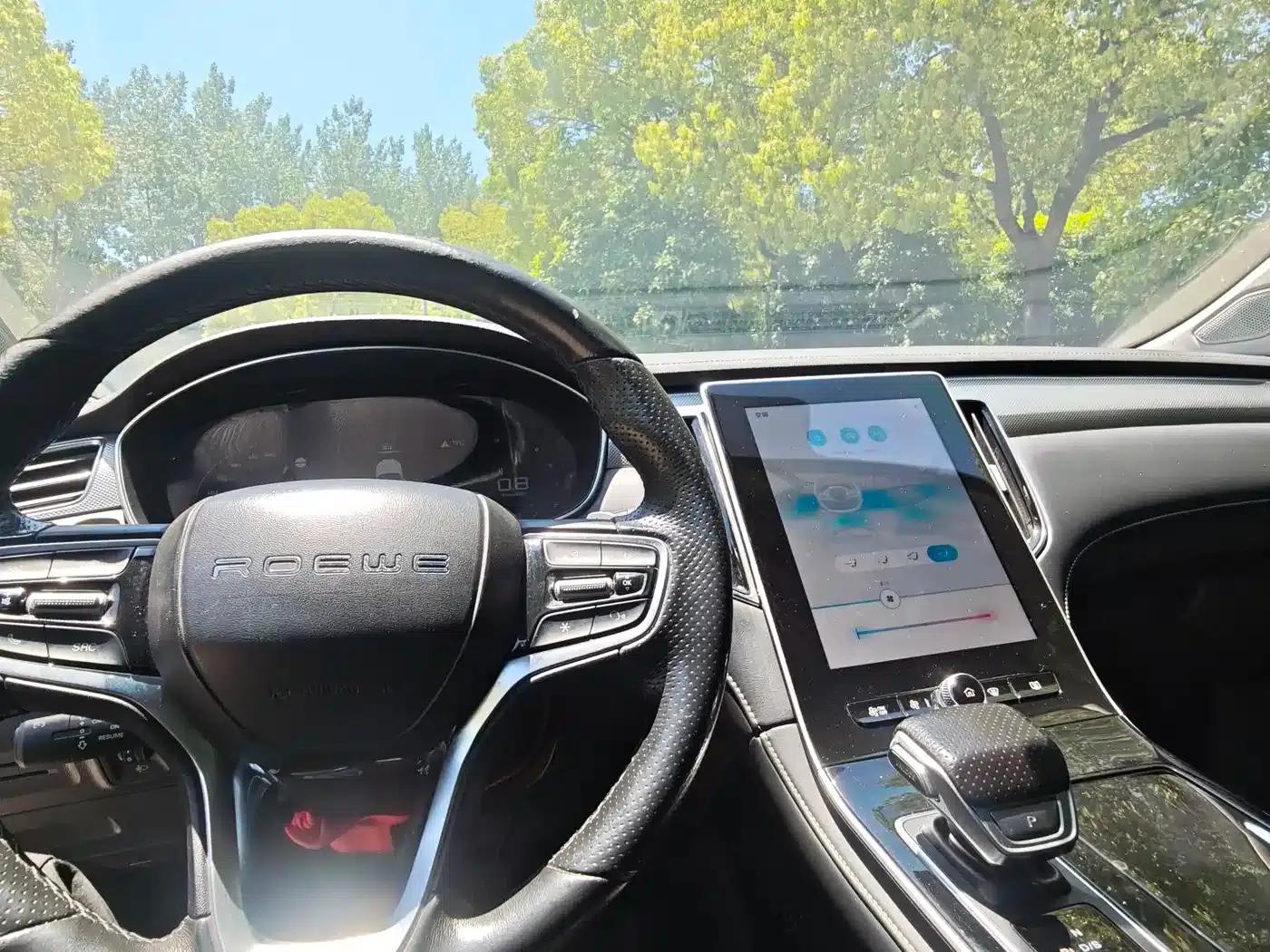 Roewe i6 MAX 2020 300TGI Automatic Cool Panoramic Sunroof Edition — миниатюра 14