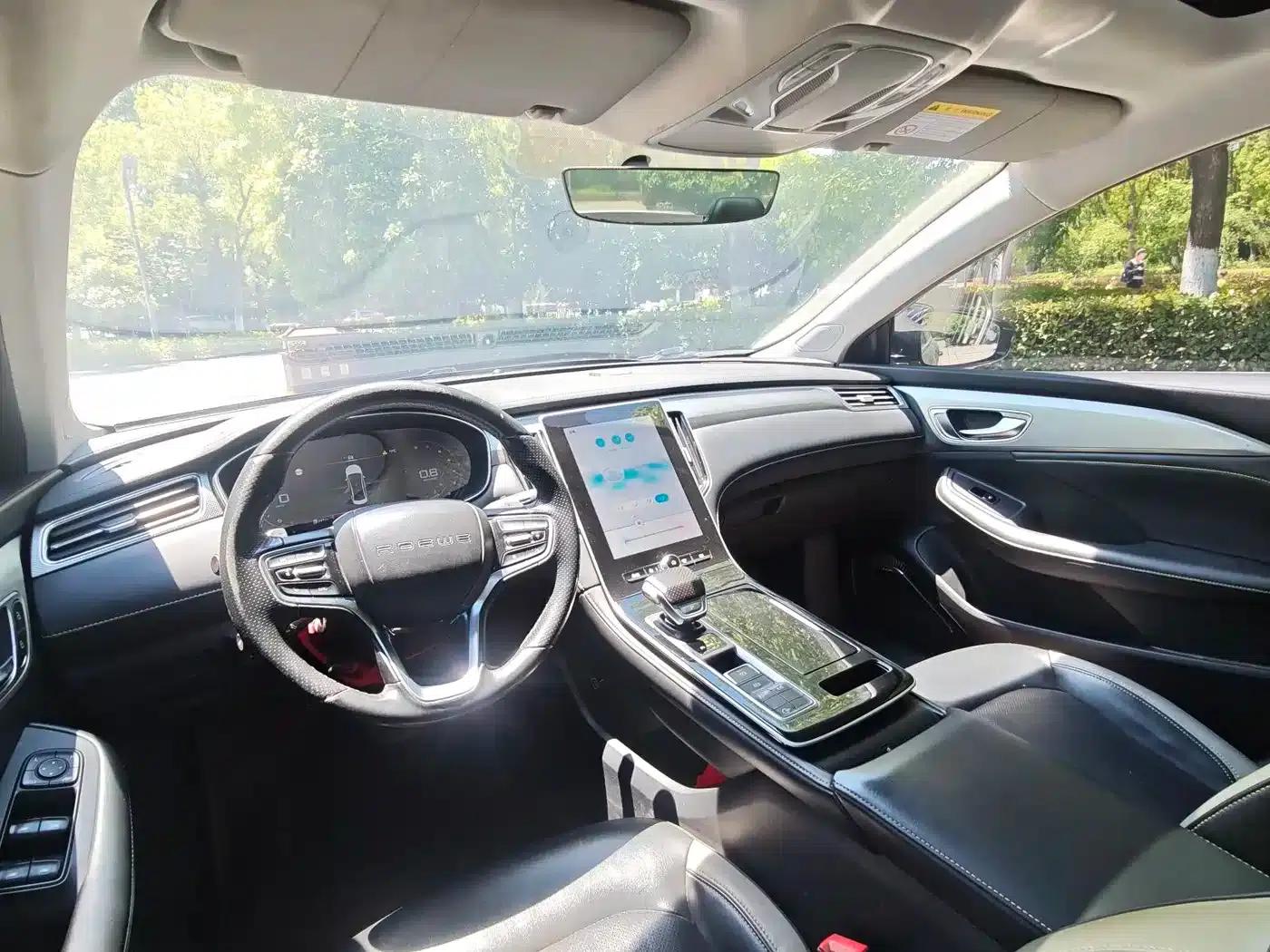 Roewe i6 MAX 2020 300TGI Automatic Cool Panoramic Sunroof Edition — миниатюра 17