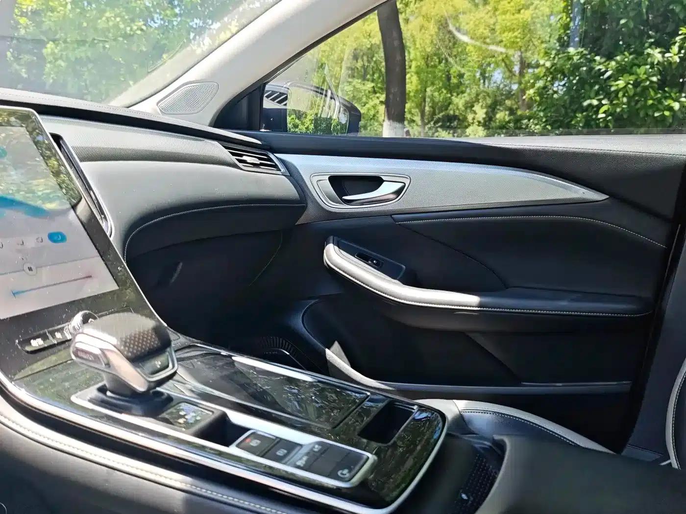 Roewe i6 MAX 2020 300TGI Automatic Cool Panoramic Sunroof Edition — миниатюра 18