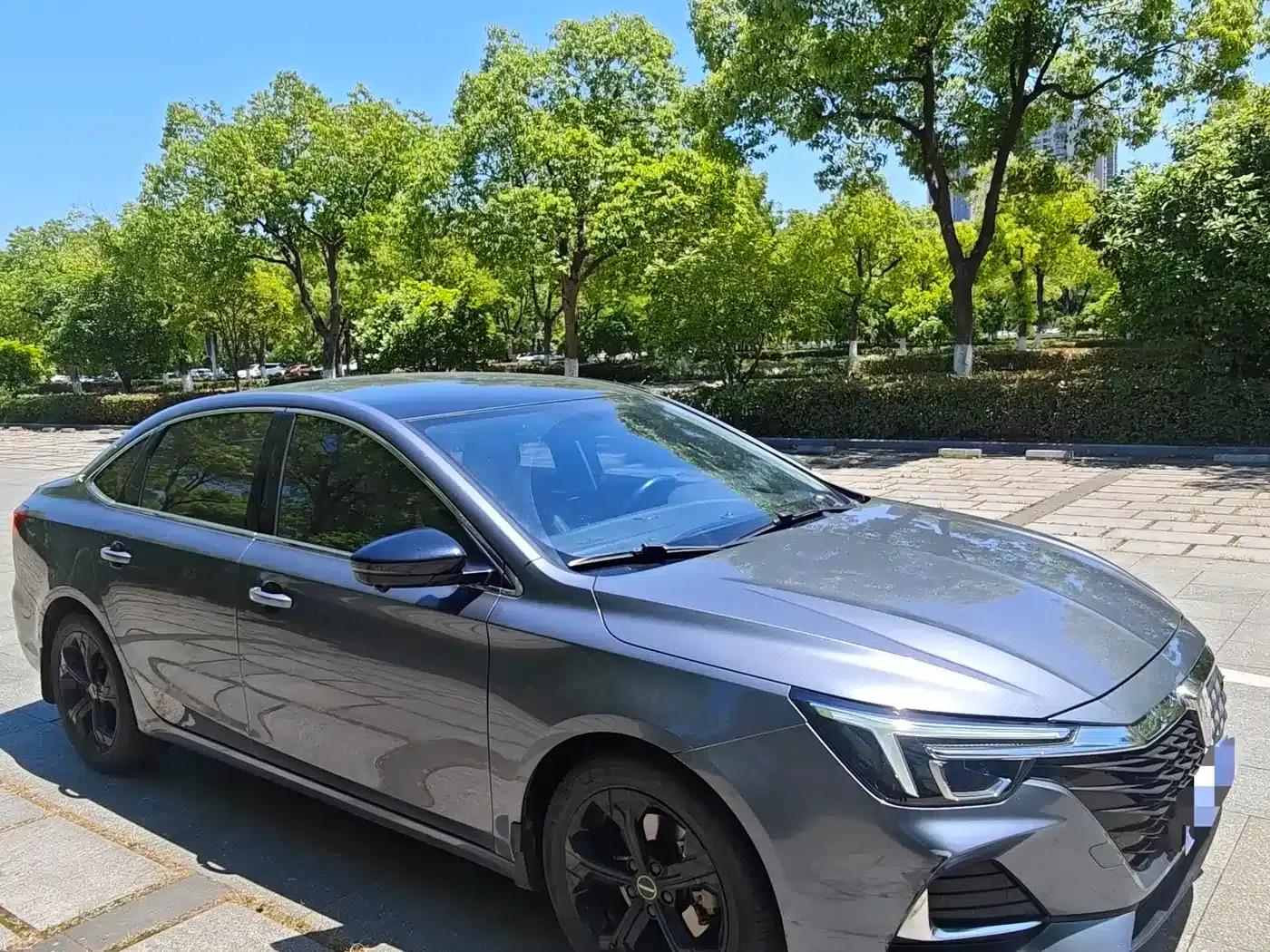 Roewe i6 MAX 2020 300TGI Automatic Cool Panoramic Sunroof Edition — миниатюра 4