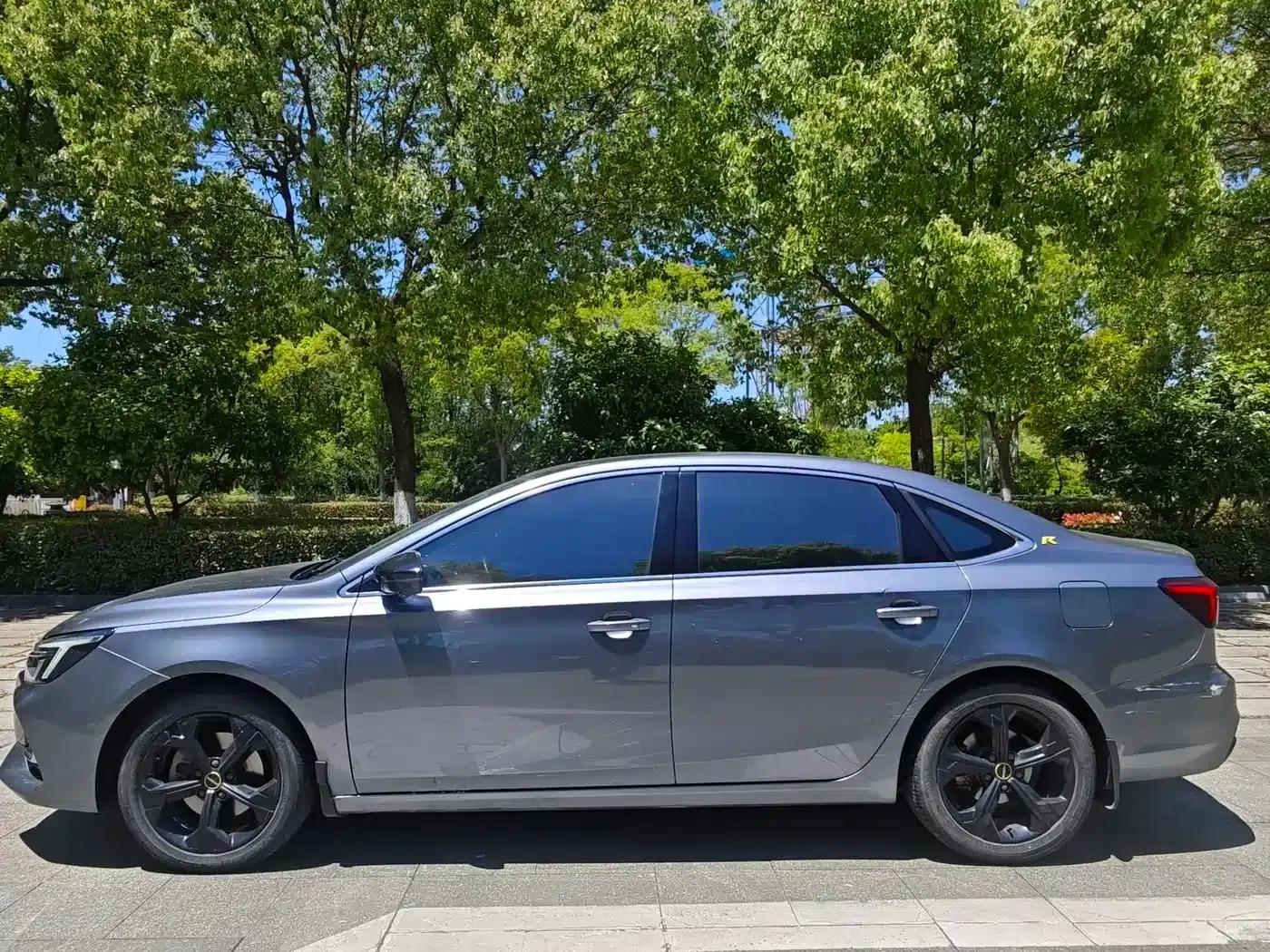Roewe i6 MAX 2020 300TGI Automatic Cool Panoramic Sunroof Edition — миниатюра 10