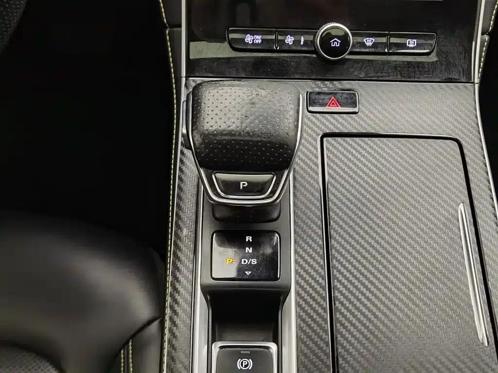 Roewe i6 MAX 2020 300TGI Automatic Cool and Intelligent Driving Edition — миниатюра 13