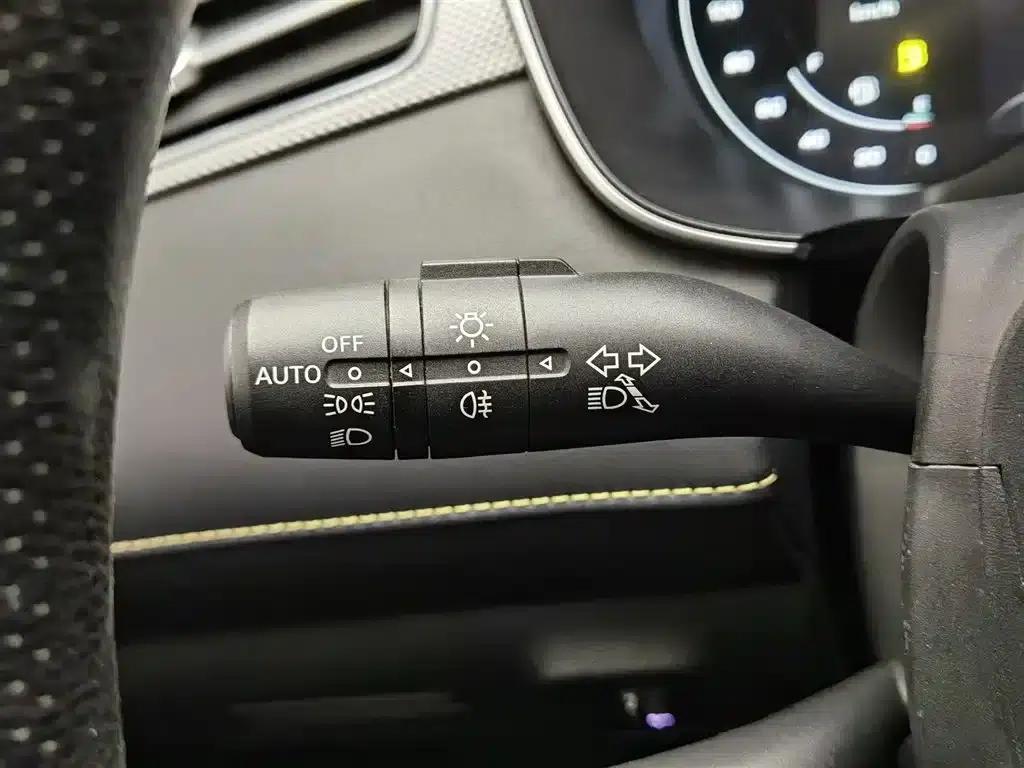 Roewe i6 MAX 2020 300TGI Automatic Cool and Intelligent Driving Edition — миниатюра 21