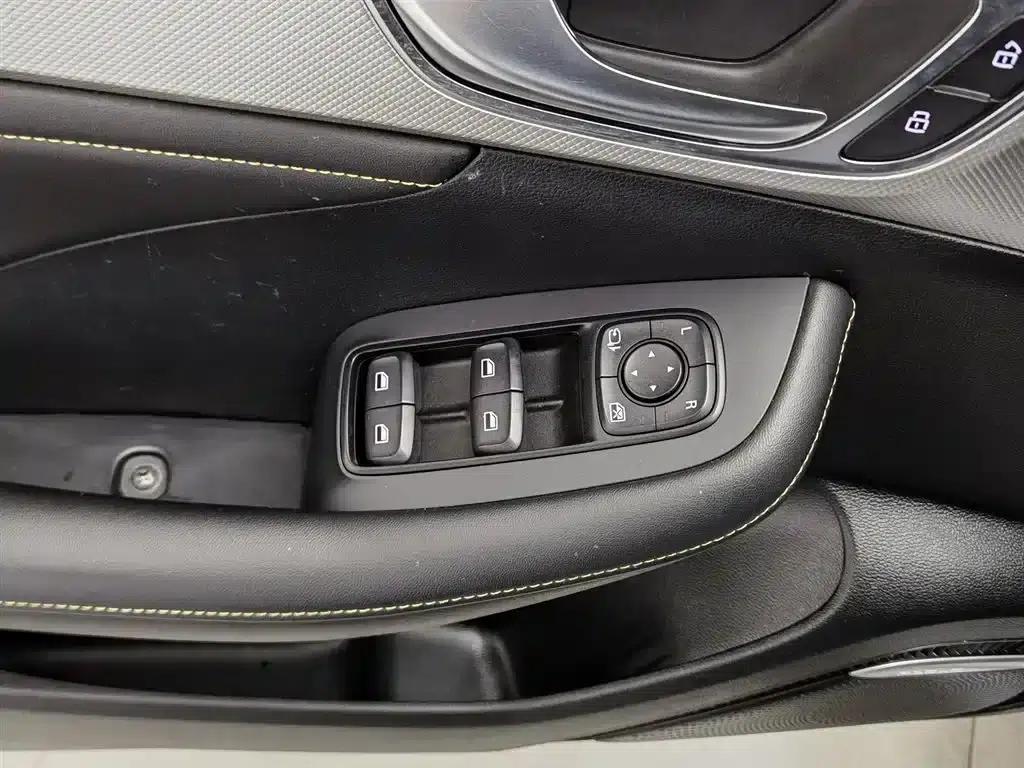 Roewe i6 MAX 2020 300TGI Automatic Cool and Intelligent Driving Edition — миниатюра 9