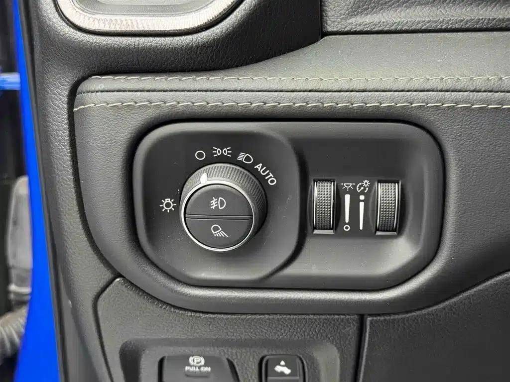 RAM Trucks Tyrannosaurus Rex 2022 6.2T US Spec — миниатюра 18