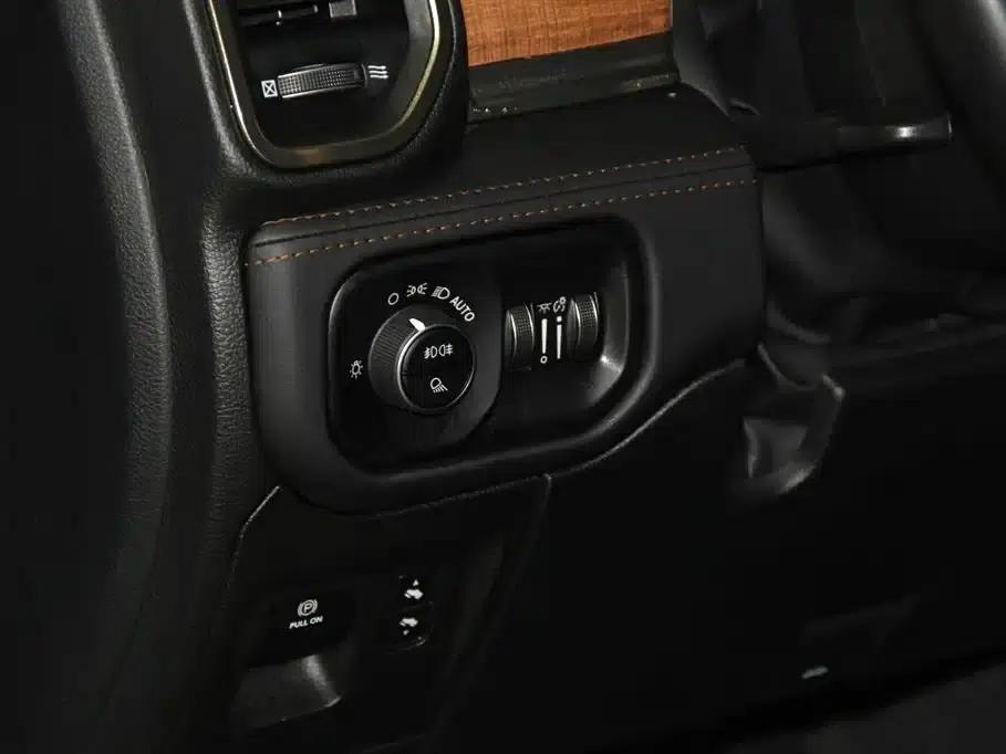 RAM Trucks 2024 5.7L Canadian Spec — миниатюра 25