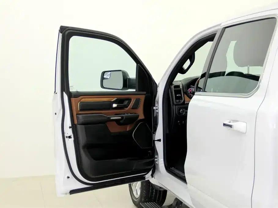 RAM Trucks 2024 5.7L Canadian Spec — миниатюра 5