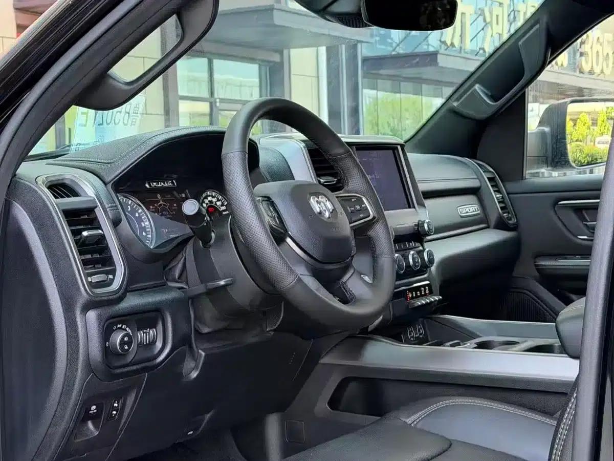 RAM Trucks 2022 5.7L Automatic — миниатюра 3