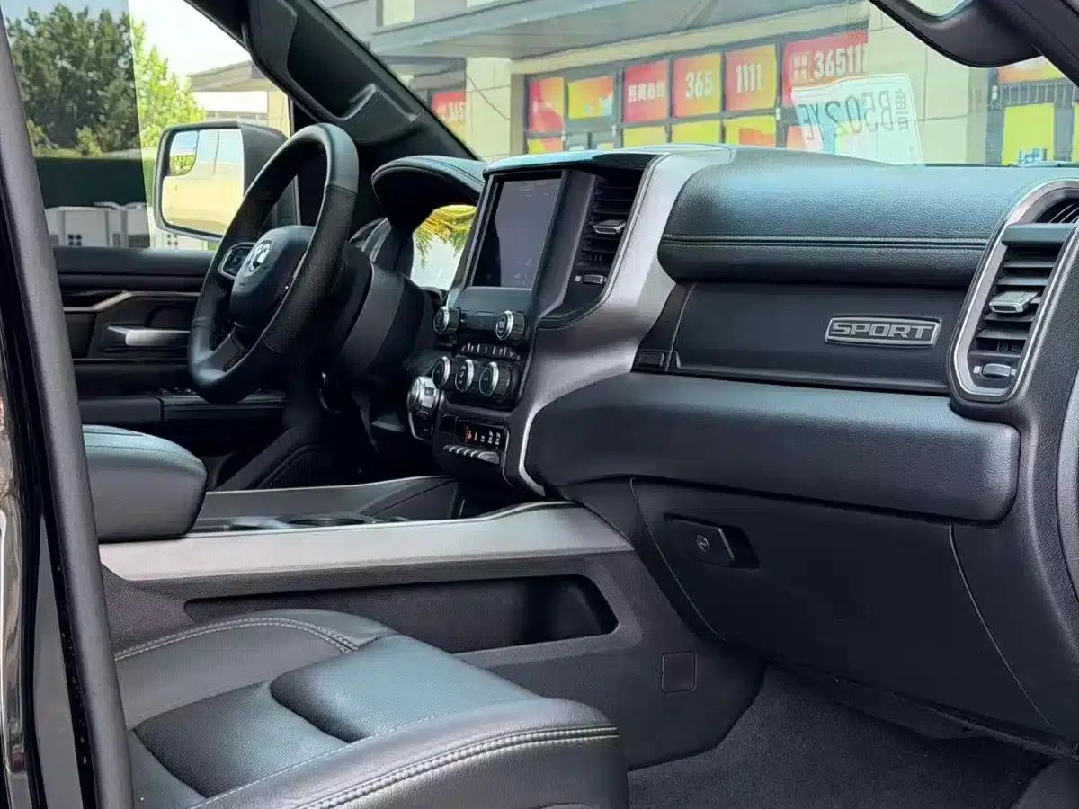 RAM Trucks 2022 5.7L Automatic — миниатюра 4