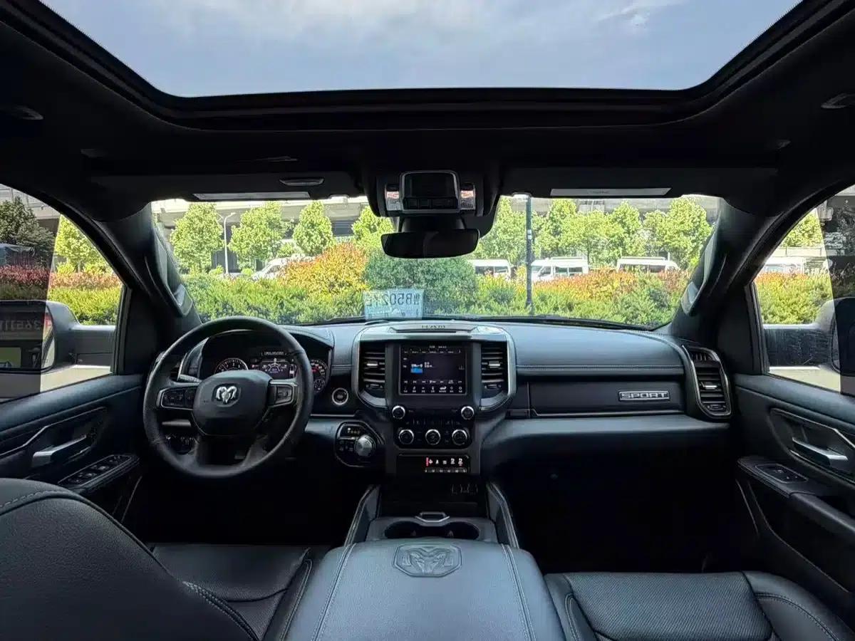 RAM Trucks 2022 5.7L Automatic — миниатюра 6