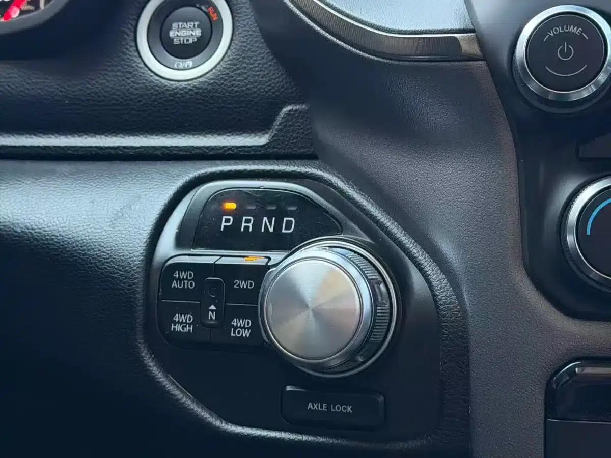 RAM Trucks 2022 5.7L Automatic — миниатюра 7