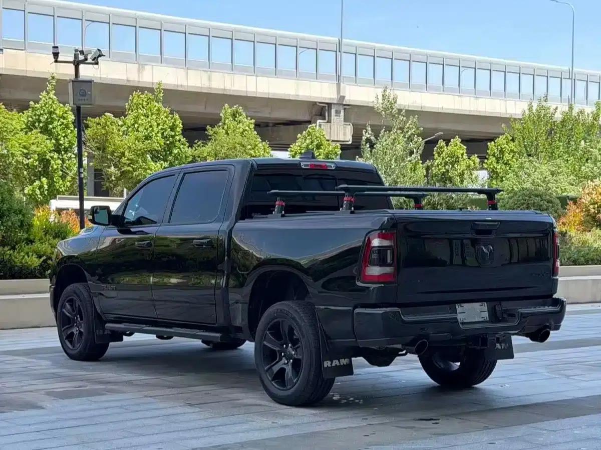 RAM Trucks 2022 5.7L Automatic — миниатюра 8