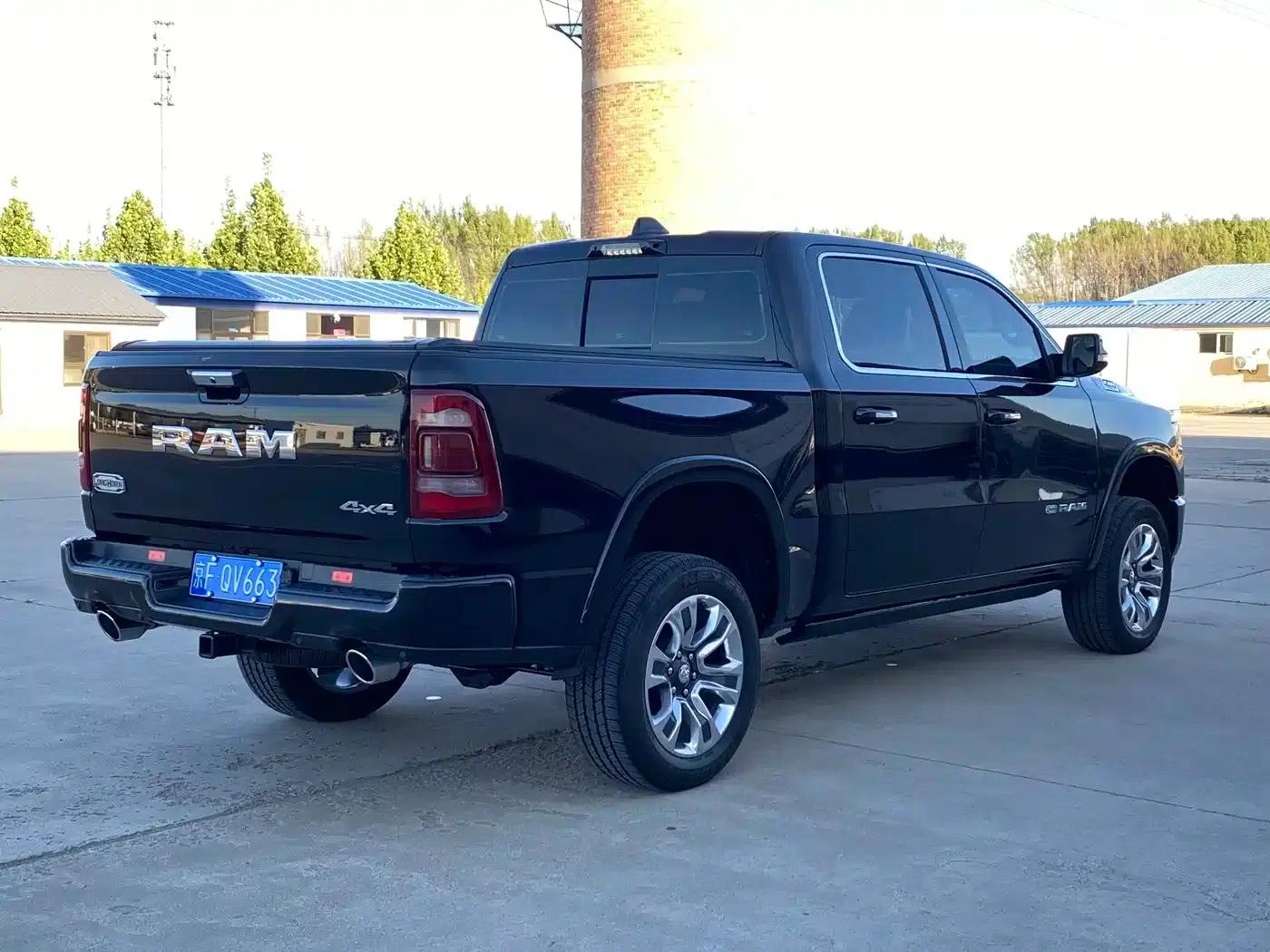 RAM Trucks 2024 5.7L Automatic — миниатюра 4