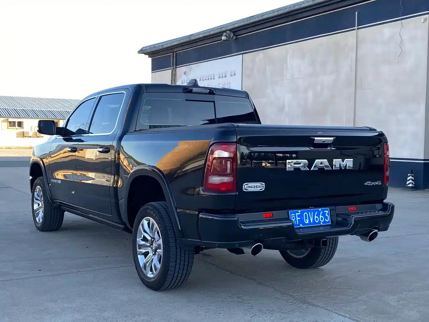 RAM Trucks 2024 5.7L Automatic — миниатюра 6