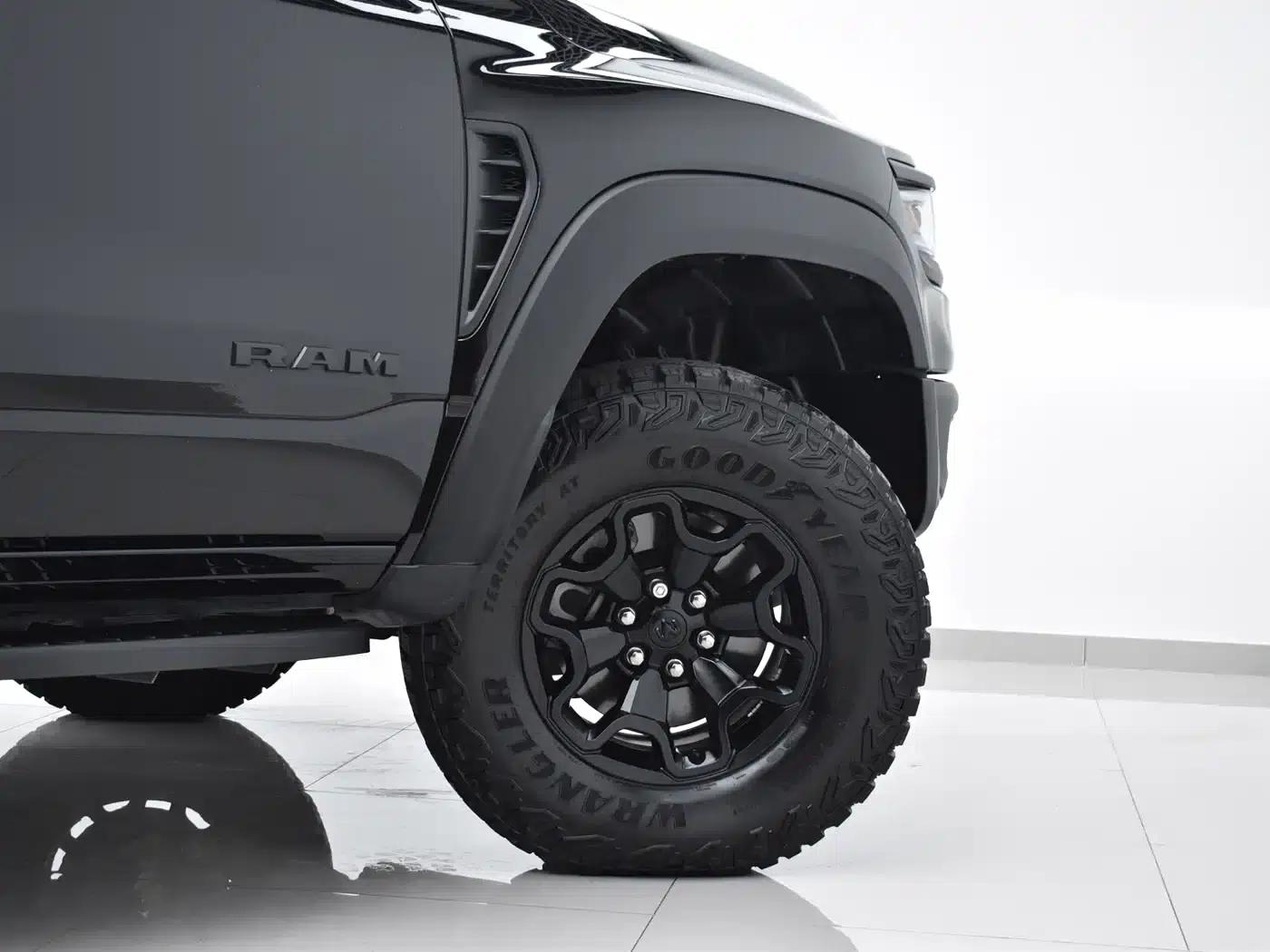 RAM Trucks Tyrannosaurus Rex 2022 6.2T Canadian Spec — миниатюра 5
