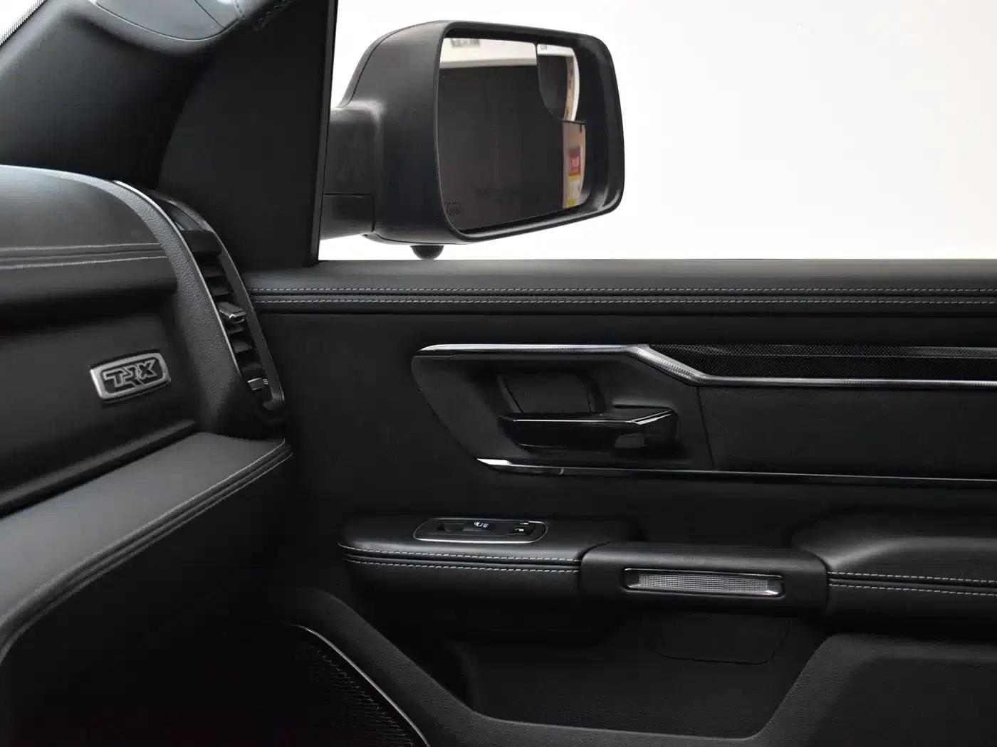 RAM Trucks Tyrannosaurus Rex 2022 6.2T Canadian Spec — миниатюра 10