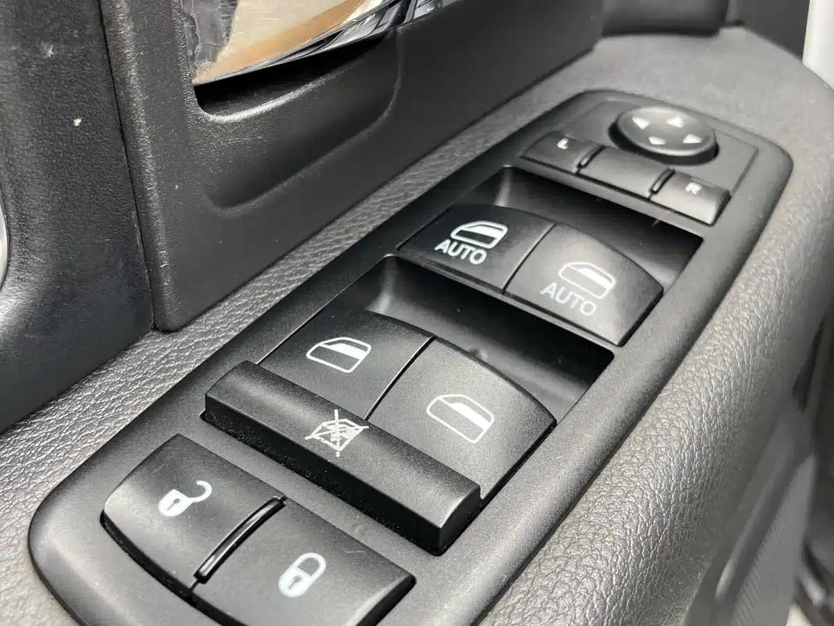 RAM Trucks 2013 1500 5.7L — миниатюра 9