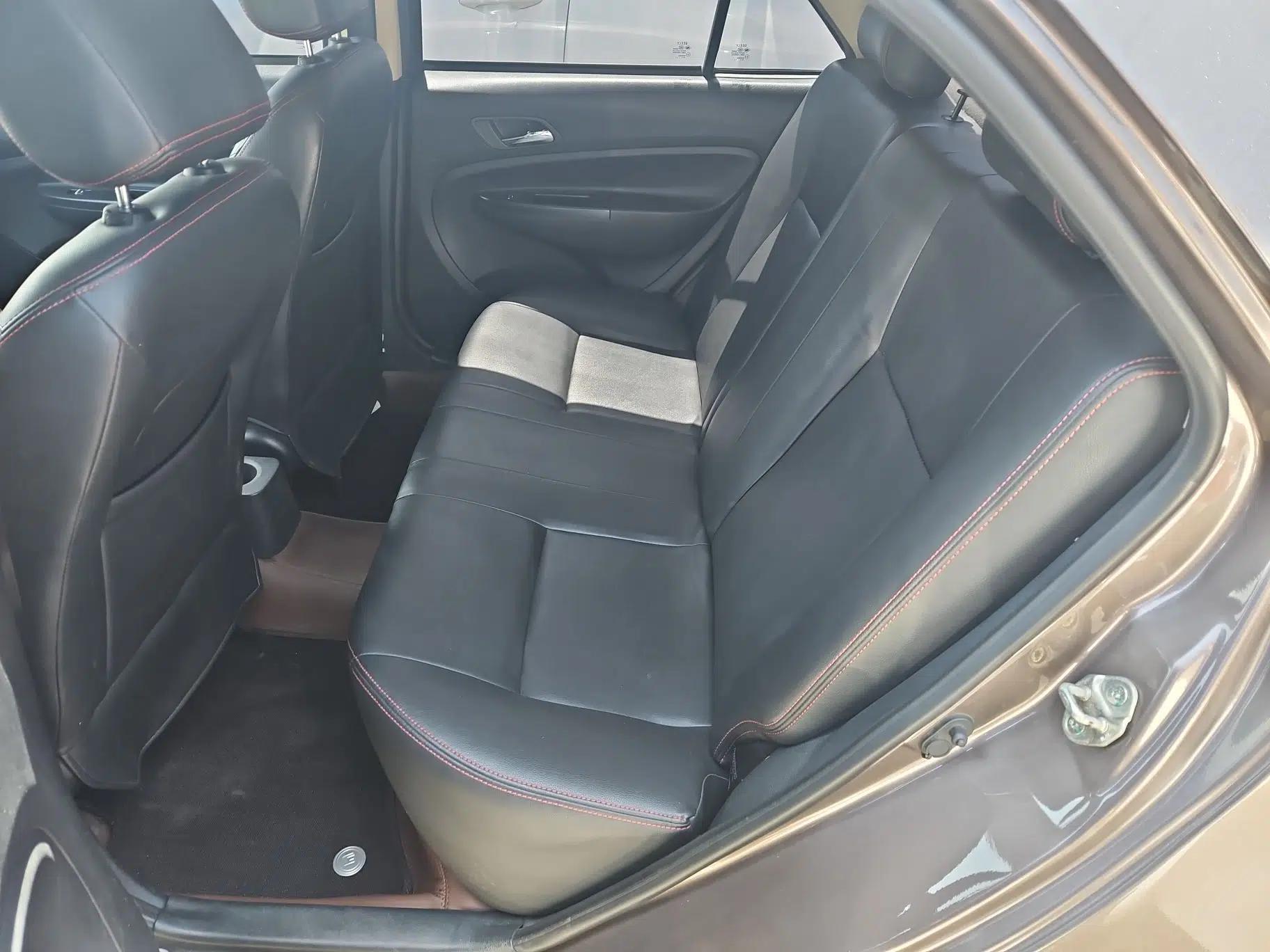 Geely Auto Diamond 2015 Sedan 1.5L Manual SuperDeluxe Model — миниатюра 13