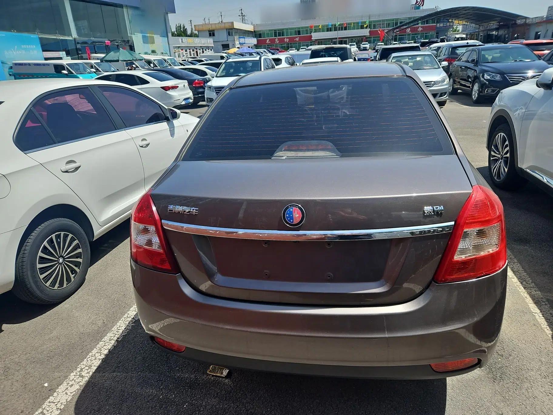 Geely Auto Diamond 2015 Sedan 1.5L Manual SuperDeluxe Model — миниатюра 6