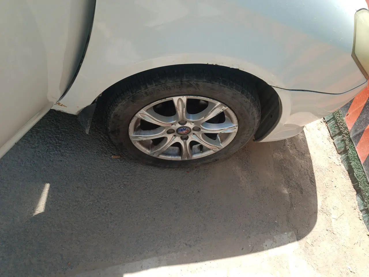 Geely Auto Diamond 2013 1.5L Manual Entry-Level Model — миниатюра 8