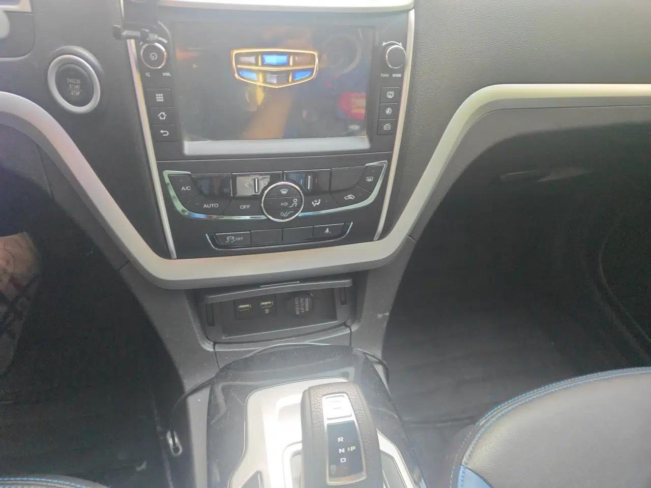 Geely Auto Emgrand New Energy 2016 EV Elite Model — миниатюра 14