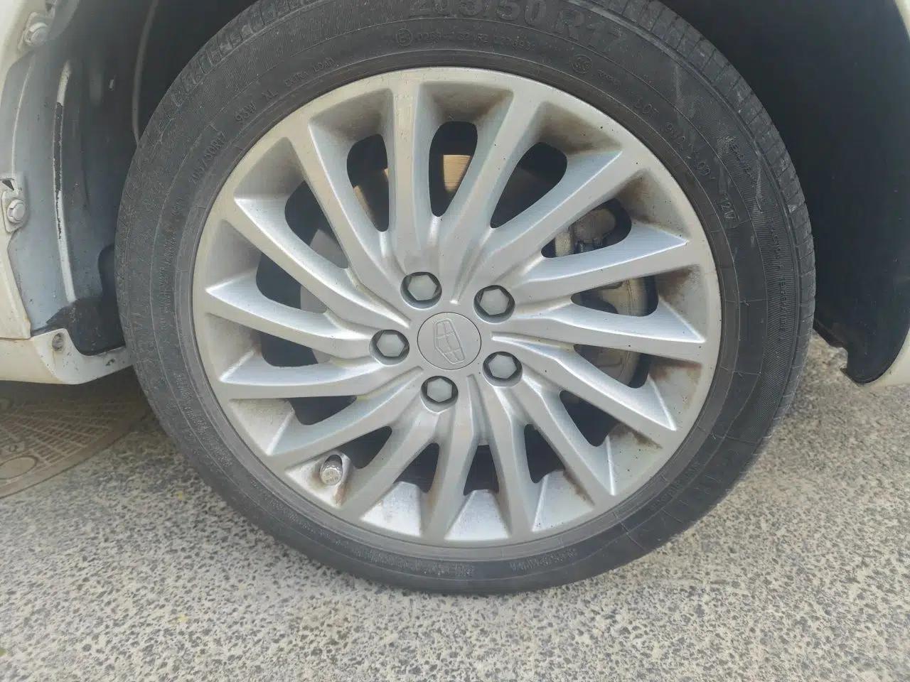 Geely Auto Emgrand New Energy 2016 EV Elite Model — миниатюра 8
